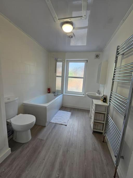 Convenient 3 Bed, Pr1 Near Uclan N Train Station Villa เพรสตัน ภายนอก รูปภาพ