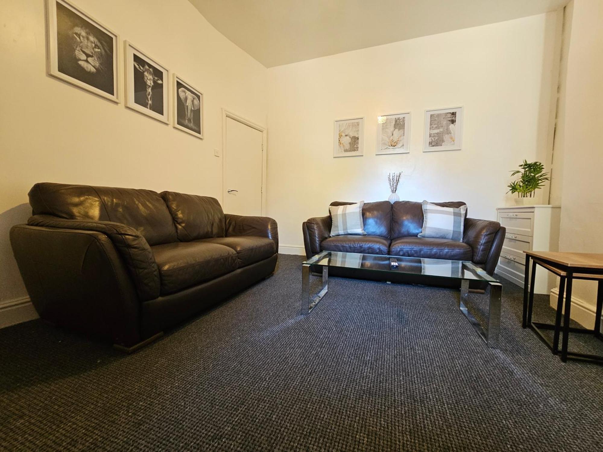 Convenient 3 Bed, Pr1 Near Uclan N Train Station Villa เพรสตัน ภายนอก รูปภาพ